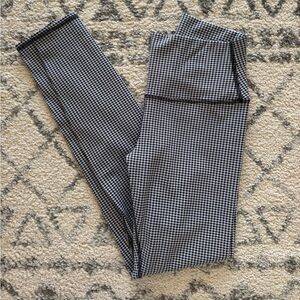 Alo houndstooth legging